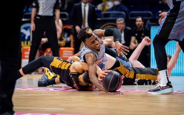 发生在上半 发生在上半